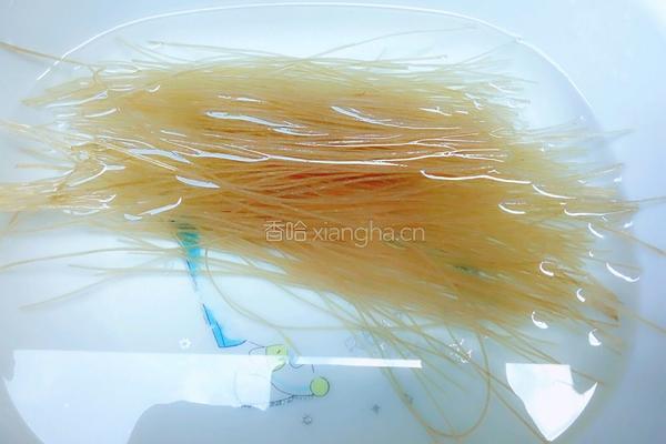 黄豆芽炒粉丝的做法图解1
