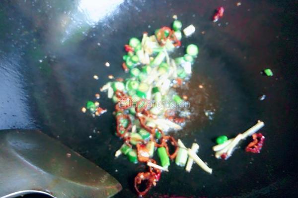 黄豆芽炒粉丝的做法图解3