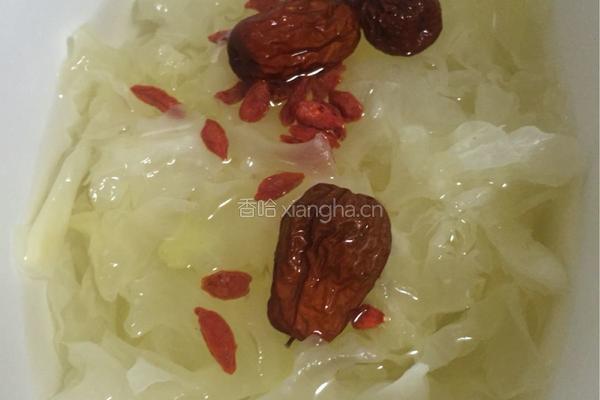 银耳雪梨糖水的做法图解2