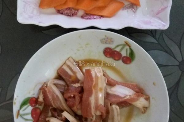 五花肉烧胡萝卜的做法图解2