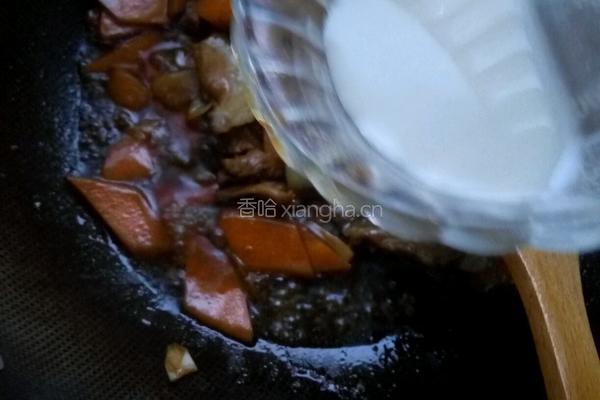 五花肉烧胡萝卜的做法图解9