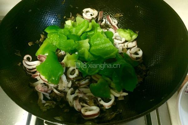鱿鱼炒咸菜的做法图解7