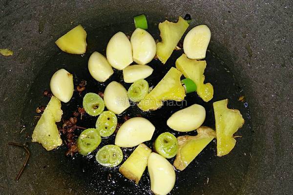 大蒜烧鲢鱼的做法图解7