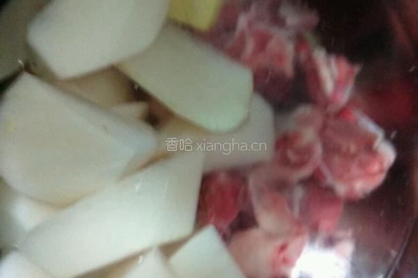 白萝卜海带排骨汤的做法图解4