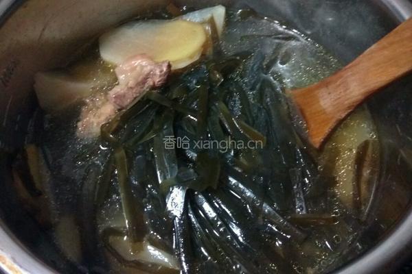 白萝卜海带排骨汤的做法图解7