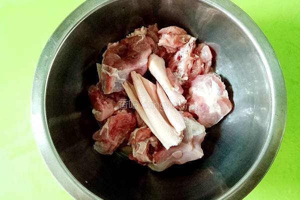 土豆炆鸭的做法图解1
