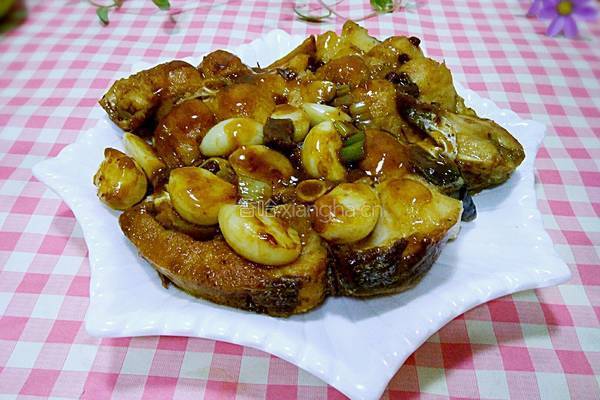 大蒜烧鲢鱼的做法图解11