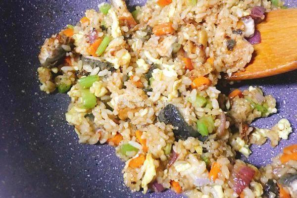 鳗鱼炒饭的做法图解10