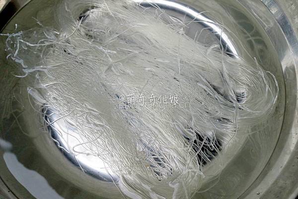 粉丝炒包菜的做法图解2