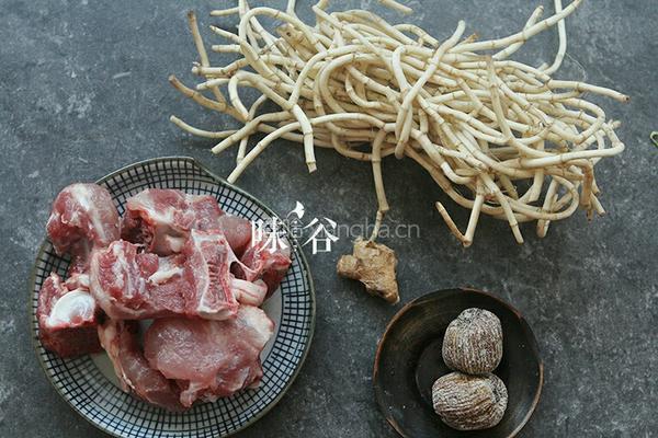 鱼腥草汤的做法图解1