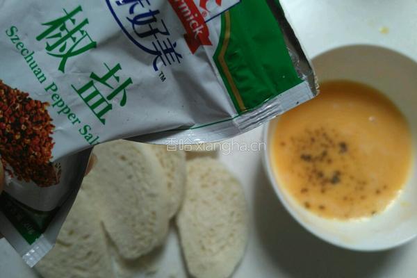 椒盐鸡蛋馒头片的做法图解2