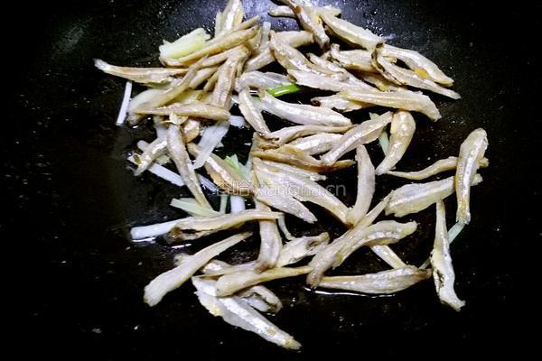 咸鱼炖豆腐的做法图解5