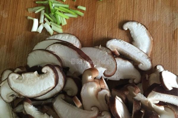 油焖香菇的做法图解2