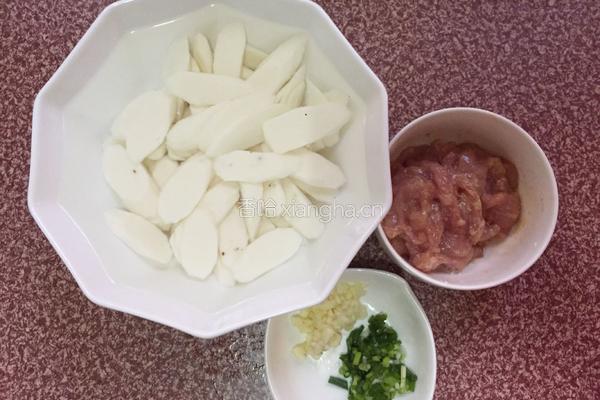 山药炒肉片的做法图解1