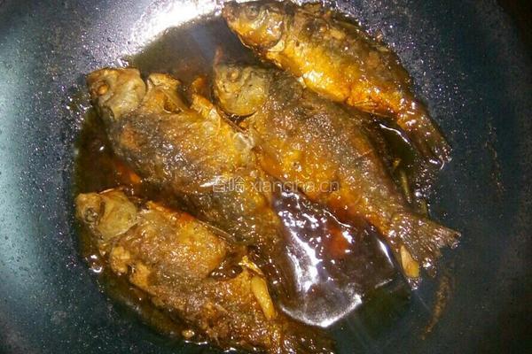 酥焖鲫鱼的做法图解9