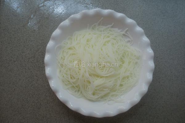 娃娃菜炒粉丝的做法图解2