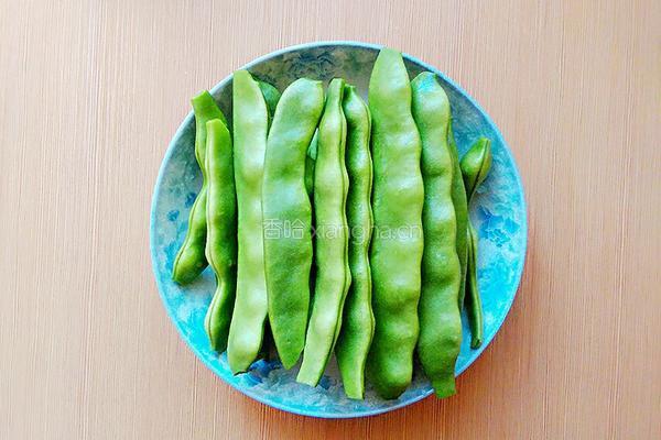 东北排骨炖豆角的做法图解1