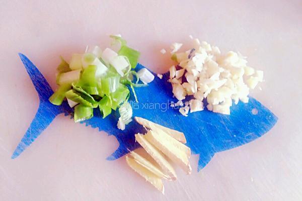 东北排骨炖豆角的做法图解3