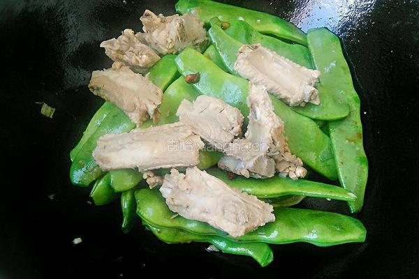 东北排骨炖豆角的做法图解7