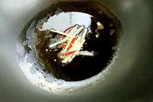 尖椒炒豆干的做法图解3