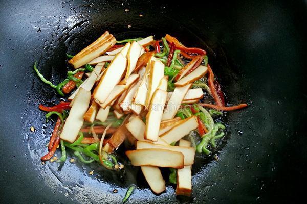 尖椒炒豆干的做法图解5