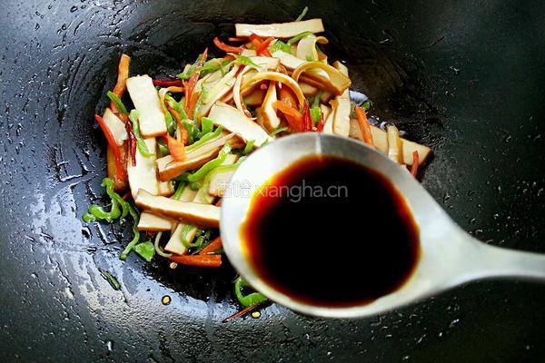 尖椒炒豆干的做法图解6