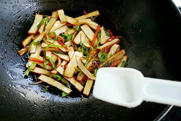尖椒炒豆干的做法图解7