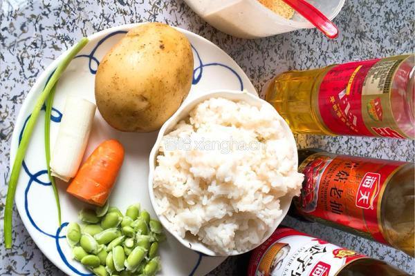 土豆丝炒饭的做法图解1