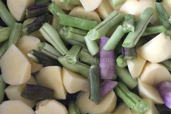 土豆豆角炖南瓜的做法图解4