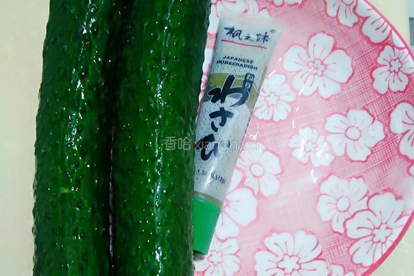 芥末黄瓜的做法图解1