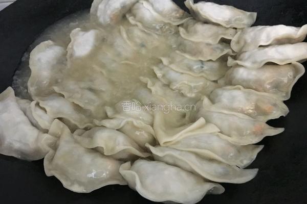香菇木耳煎餃的做法图解3