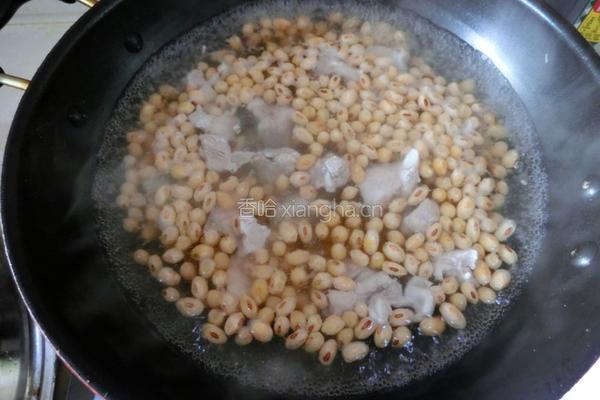 家常黄豆排骨汤的做法图解6