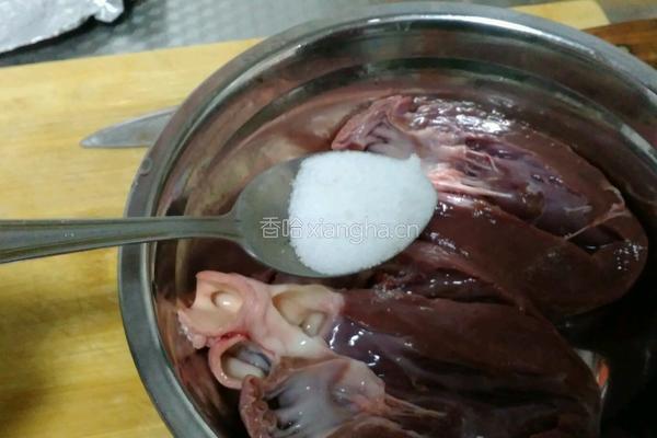 盐焗猪心的做法图解3