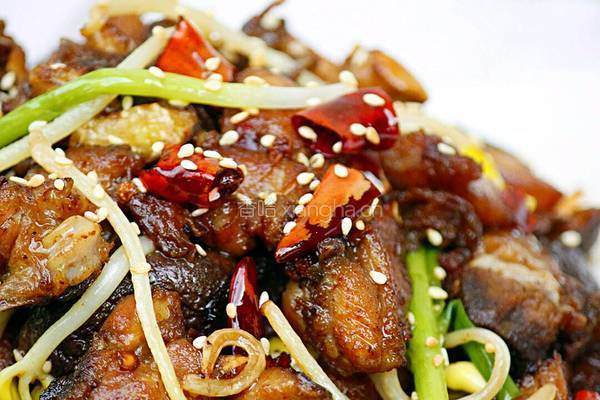 干锅香菇鸡的做法图解1