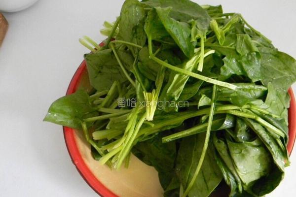 菠菜丸子汤的做法图解1