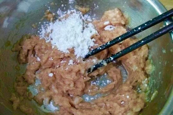 菠菜丸子汤的做法图解2