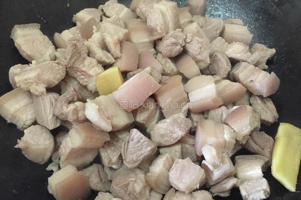 榛蘑杂焖五花肉的做法图解4