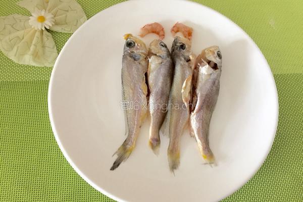 小黄鱼山药片的做法图解1