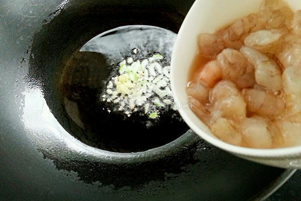 木耳虾仁炒蛋的做法图解5