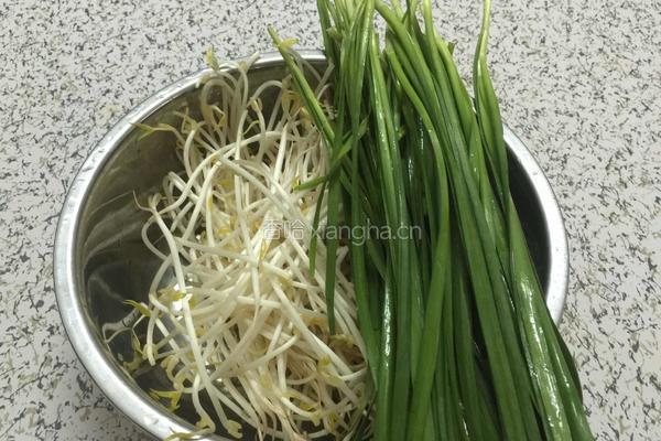韭菜豆芽的做法图解1