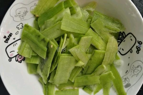 炒丝瓜皮的做法图解1