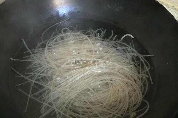 粉条土豆炖鸡块的做法图解4