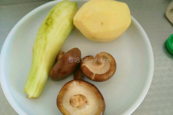 香菇土豆茄子包子的做法图解1