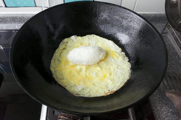奶香鸡翅咖喱蛋包饭的做法图解4
