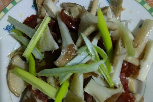 猪肚菇炒香肠的做法图解5