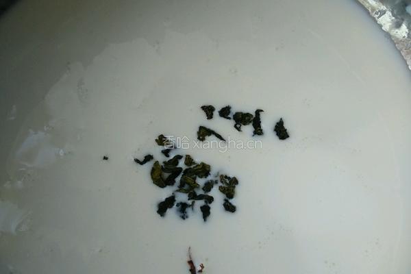 乌龙奶茶的做法图解2