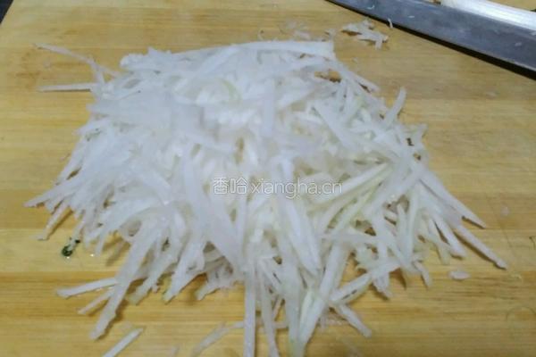 萝卜汆羊肉的做法图解1