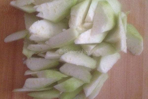 丝瓜虾皮汤的做法图解1