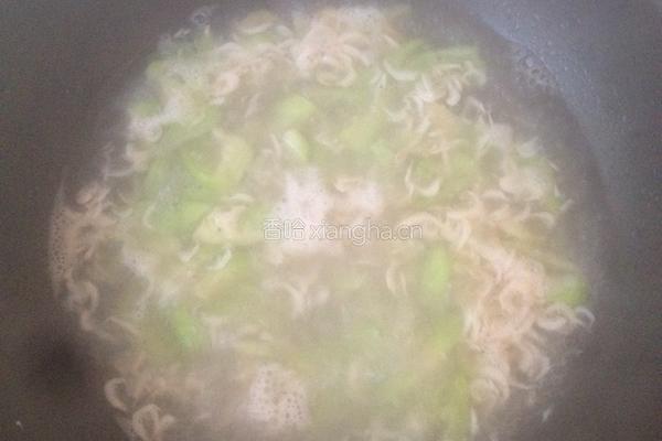 丝瓜虾皮汤的做法图解2