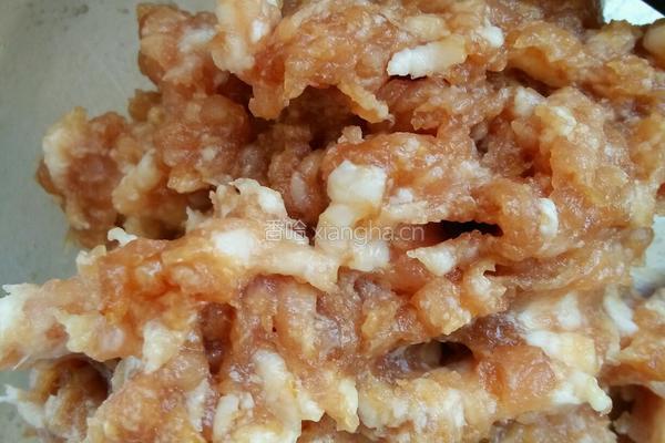 芹菜猪肉饺子馅的做法图解2